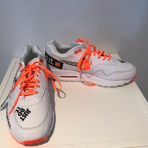 Nike Air Max  “ just do it “ size 6 women’s